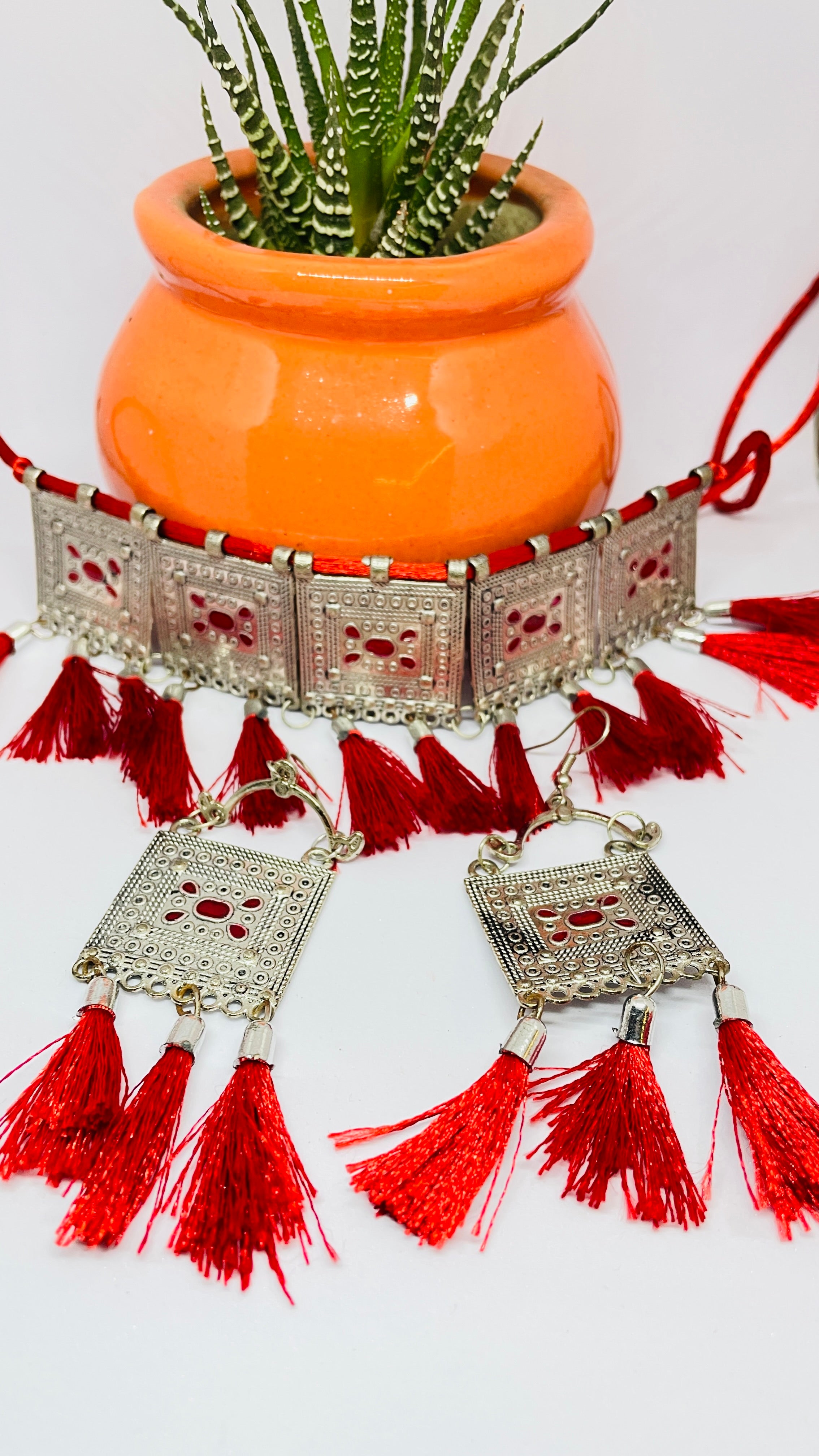 Square shaped thread work neckpiece