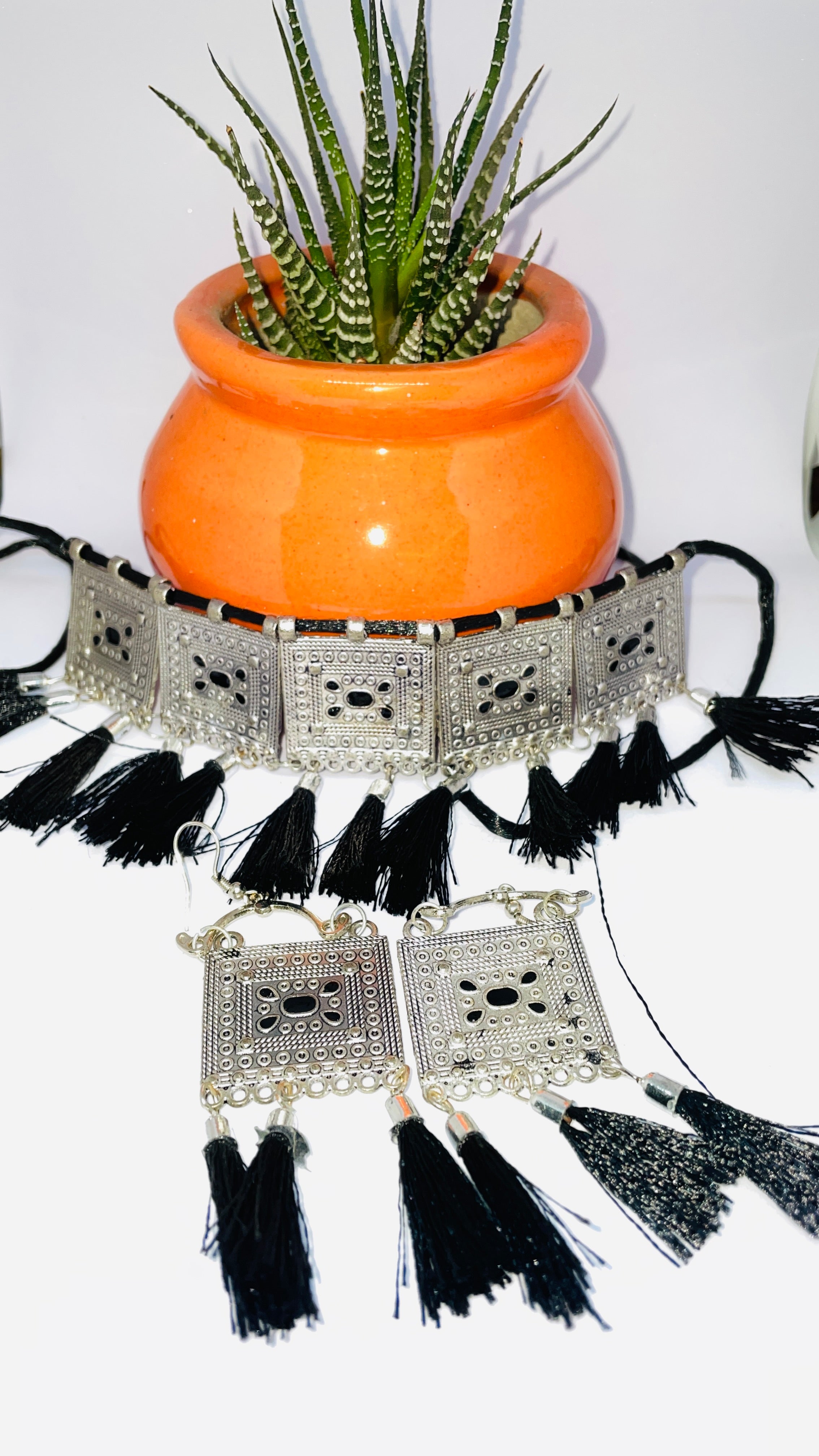 Square shaped thread work neckpiece