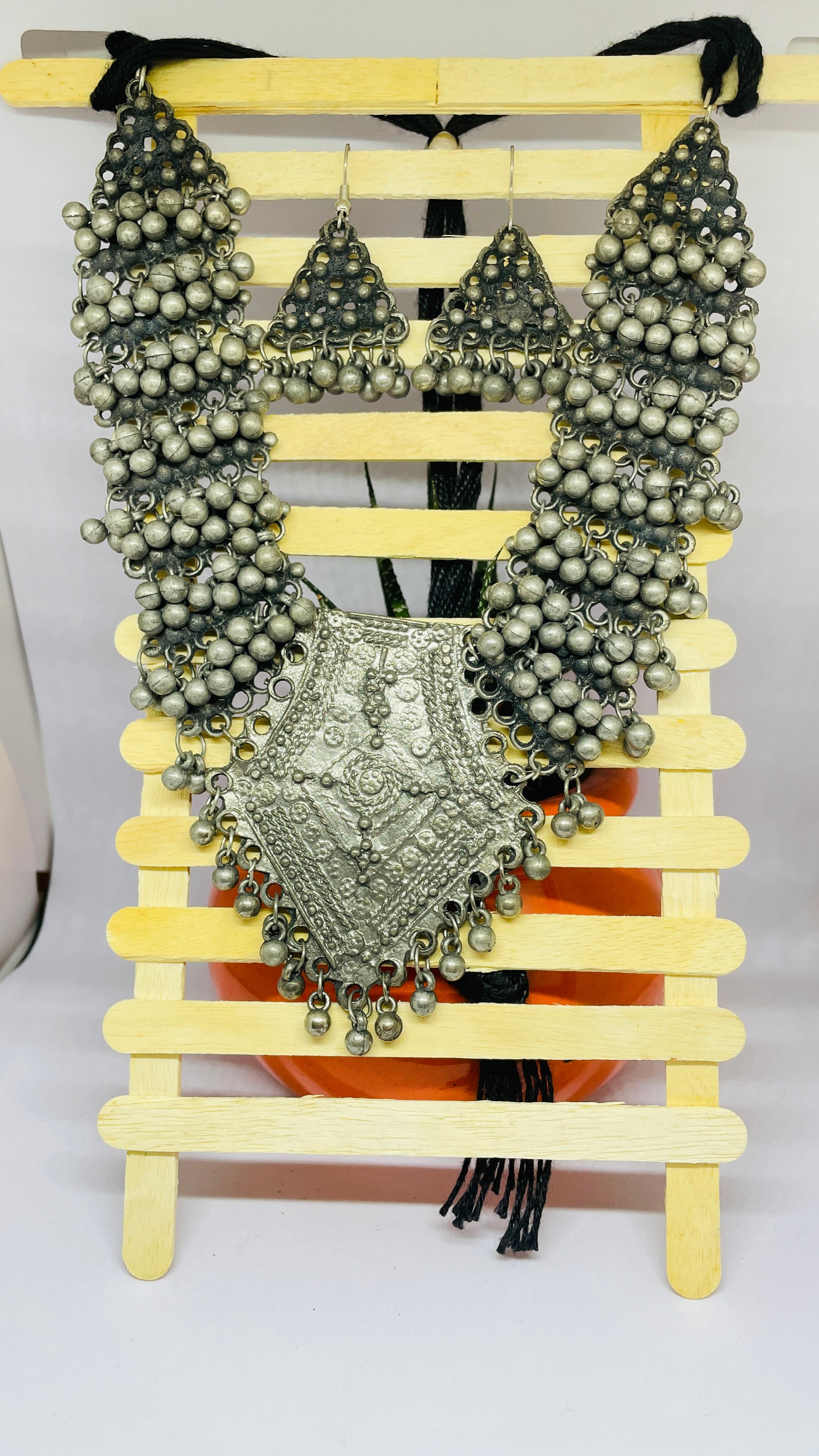 Oxidised neckpiece