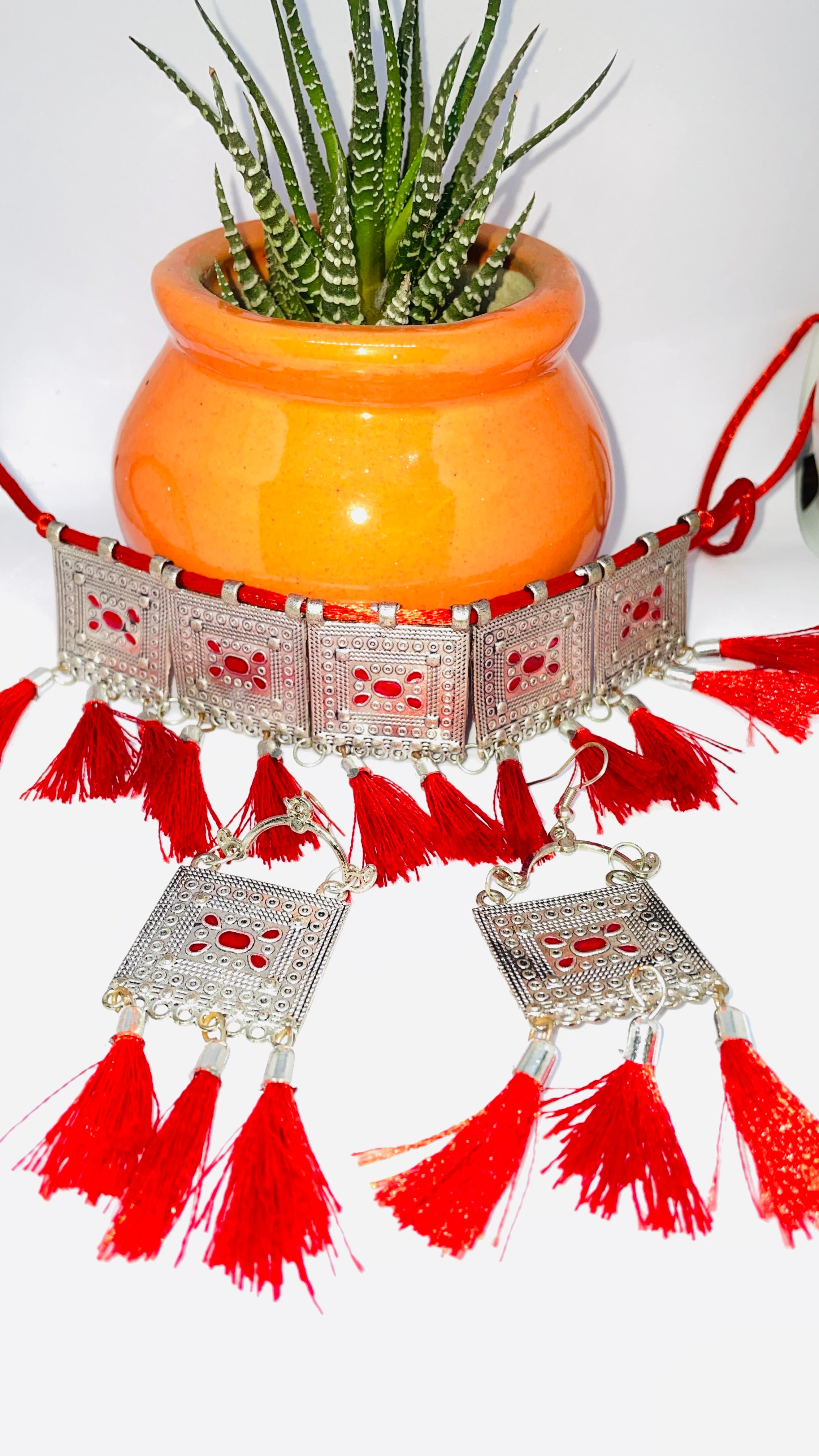Square shaped thread work neckpiece